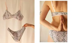 Fair fashion unterwäsche im Schlangenmuster. Ein BH und Slip hängen an Schnüren, eine Hand hält den Slip. Rechts trägt eine Frau das Set.